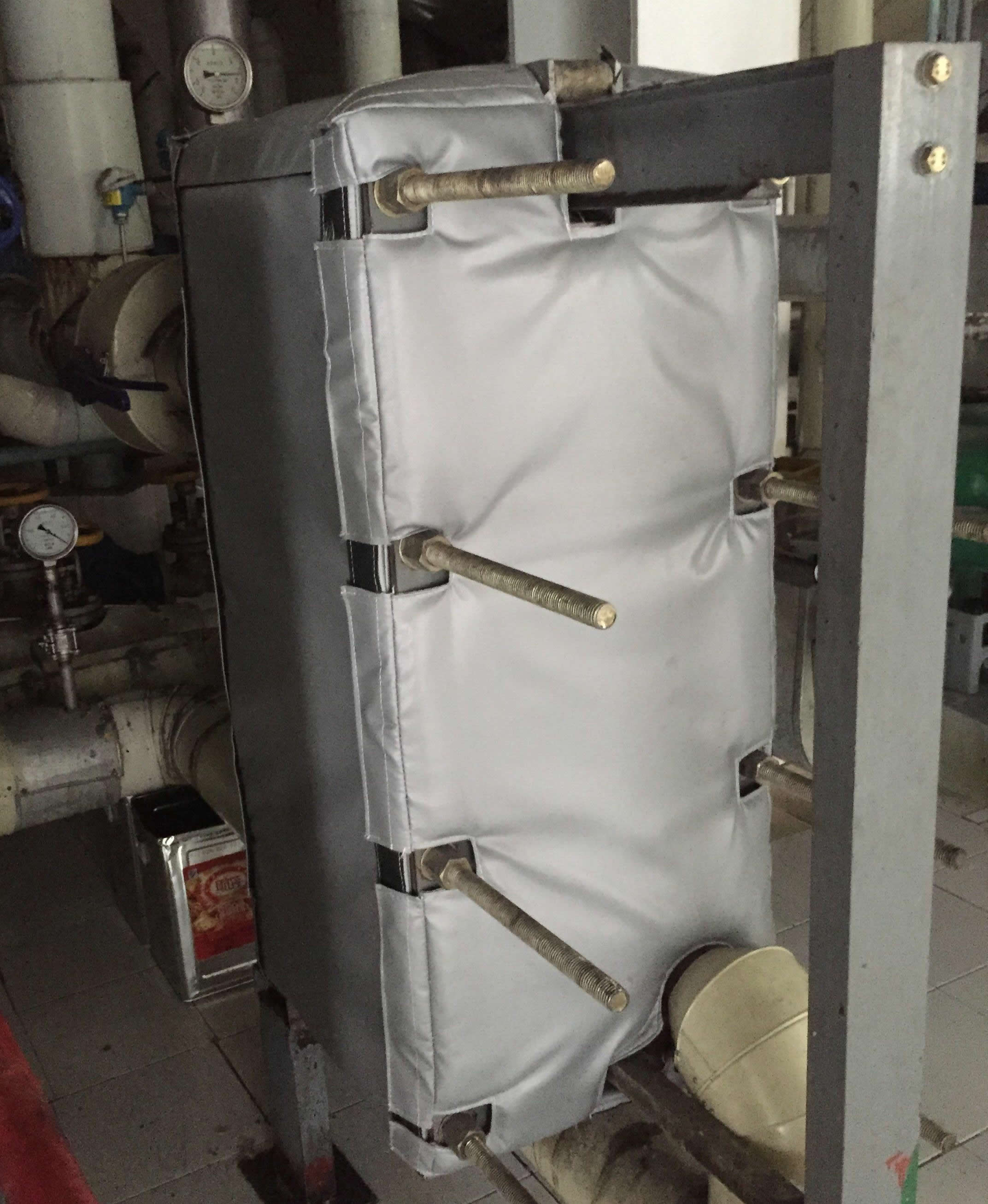 板式<a href=http://m.ltty168.cn/e/tags/?tagname=%E6%8D%A2%E7%83%AD%E5%99%A8%E4%BF%9D%E6%B8%A9 target=_blank class=infotextkey>換熱器保溫</a>套