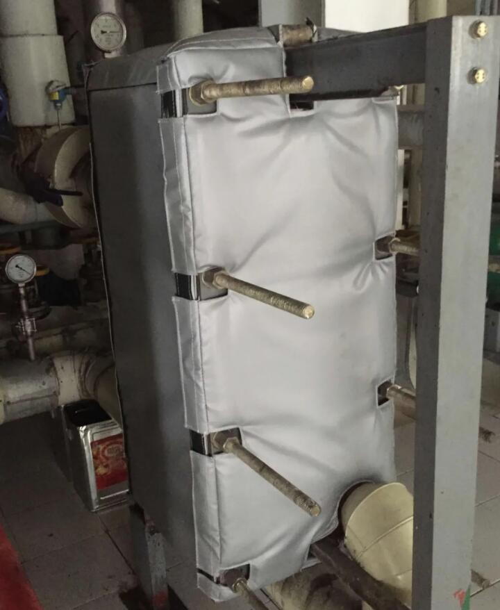 板式<a href=http://m.ltty168.cn/e/tags/?tagname=%E6%8D%A2%E7%83%AD%E5%99%A8%E4%BF%9D%E6%B8%A9 target=_blank class=infotextkey>換熱器保溫</a>套